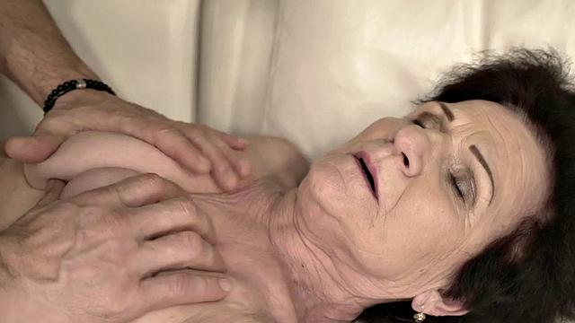 Nympho grandma penetrated by big dick in wet pussy