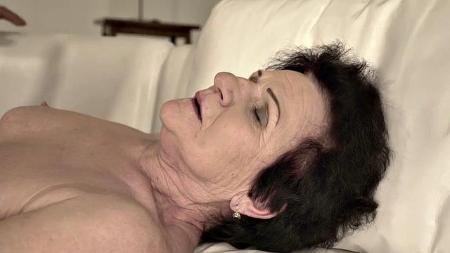 Nympho grandma penetrated by big dick in wet pussy