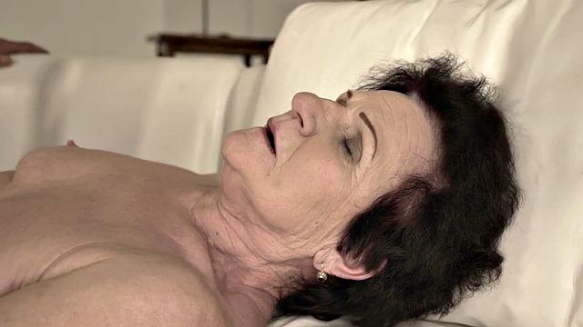 Nympho grandma penetrated by big dick in wet pussy