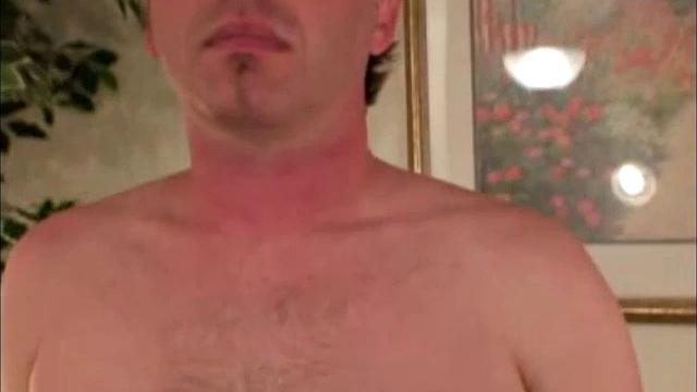 тим дрочит и кончает на камеру