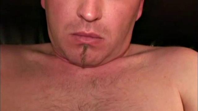 тим дрочит и кончает на камеру