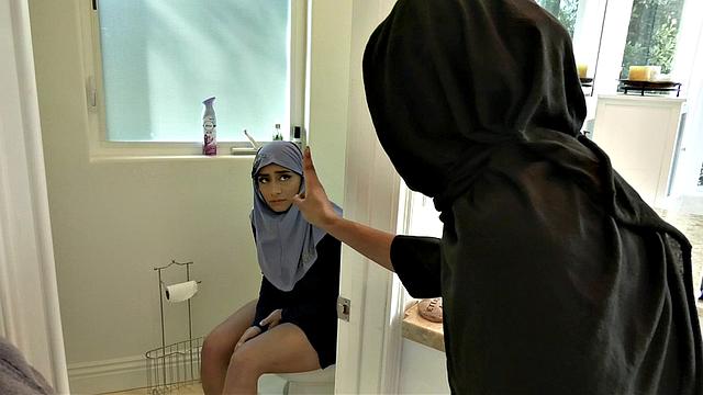 Pregnant Hijab Hips