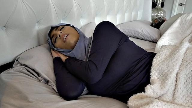 Pregnant Hijab Hips