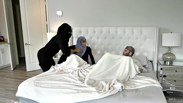 Pregnant Hijab Hips
