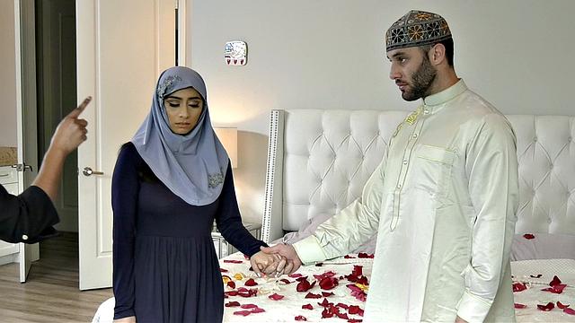 Pregnant Hijab Hips