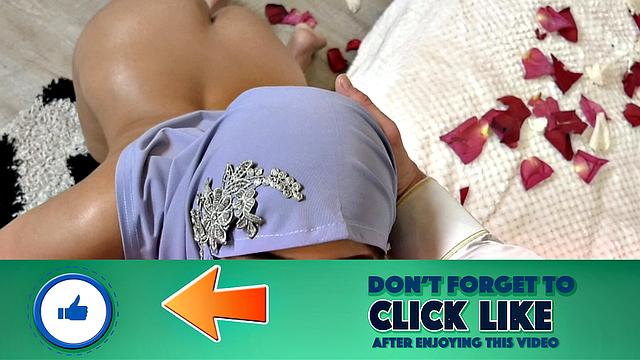 Pregnant Hijab Hips
