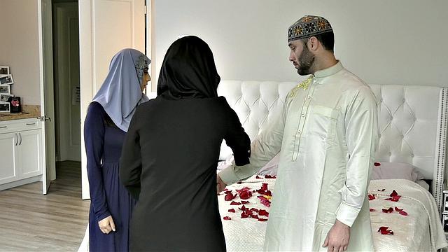 Pregnant Hijab Hips