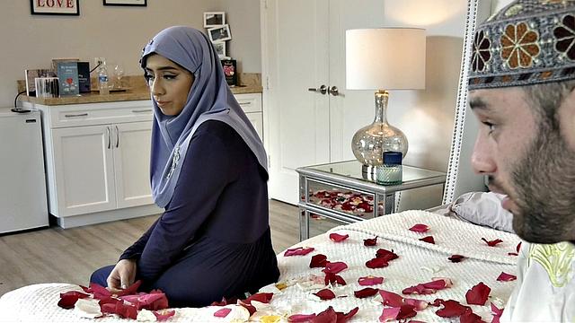 Pregnant Hijab Hips