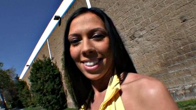 жаркий pov: она выгибается и ловит жёсткий трах сзади