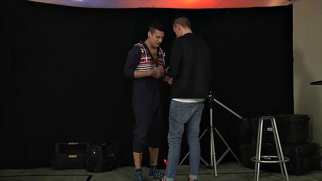 ONESIE DIRECTION 2 - Сцена 2 - встреча Микки и Райли