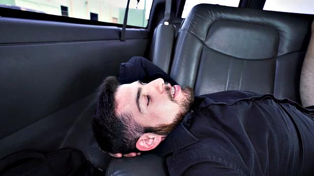 Amateur pulled stud fingered by gay in outdoor bus