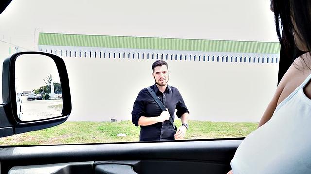 Amateur pulled stud fingered by gay in outdoor bus