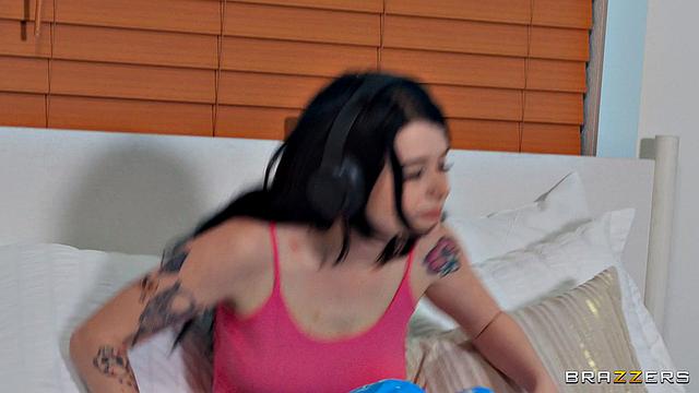 Do Not Disturb Threesome