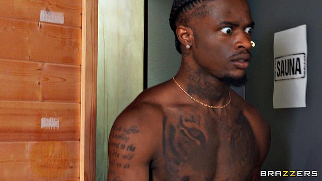 две развратные подруги соблазняют соседа на жаркий групповой секс