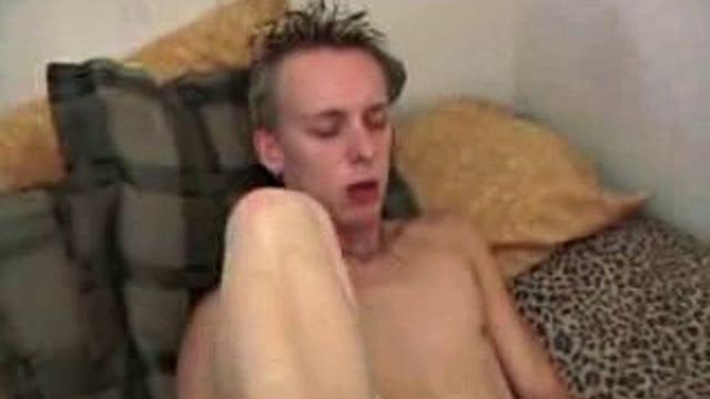 Roar Jerks Off With Dildo