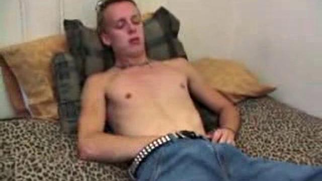 Roar Jerks Off With Dildo