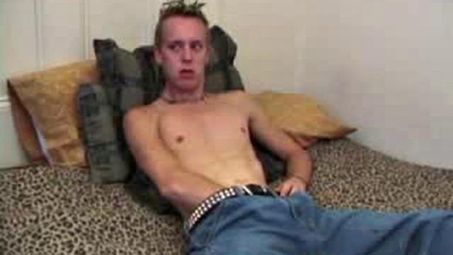 Roar Jerks Off With Dildo