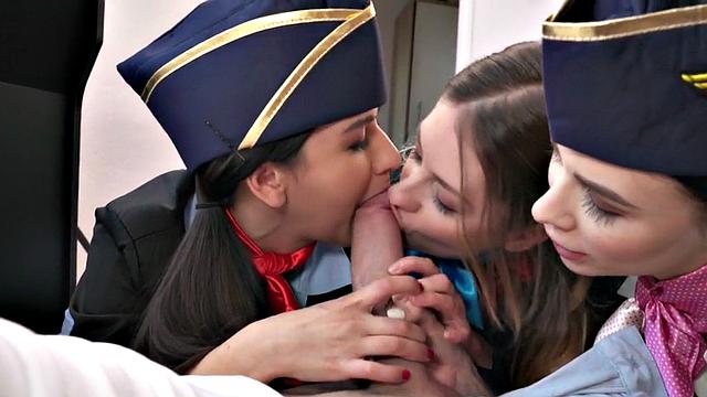 bwc провёл урок группового для стюардесс в чулках