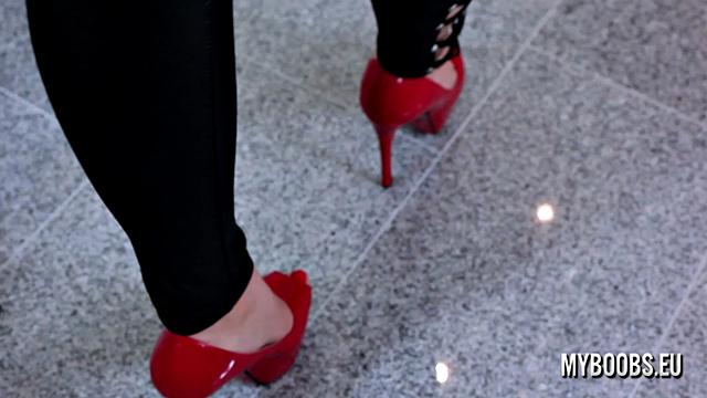 Feetjob And Shoe Play By Alexsis Faye