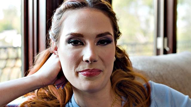 UP CLOSE - Naughty Redhead Beauty Siri Dahl Enjoys Having Her Ass Eaten & Her Pussy Pounded