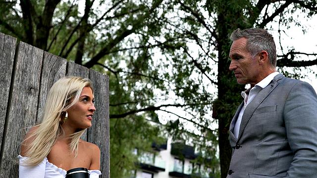 блондинка катается на члене маркуса и получает на лицо в лондоне