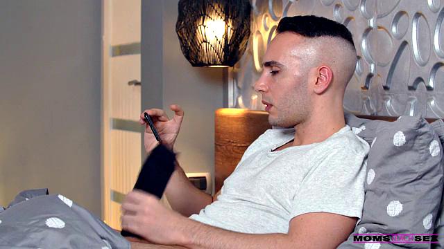 Stepson's Sticky Socks - S17:E6