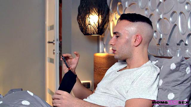 Stepson's Sticky Socks - S17:E6