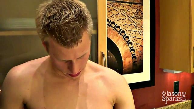 Зак Тейлор жадно вылизывает волосатую жопу Люка и жестко трахается без гондона