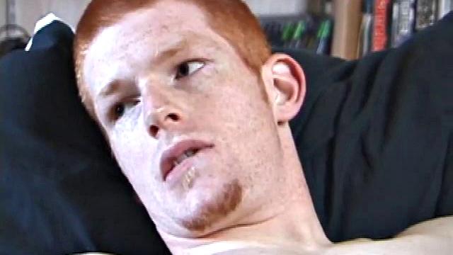 Тристан вытащил хуй, залип на порнуху и кончил мощно