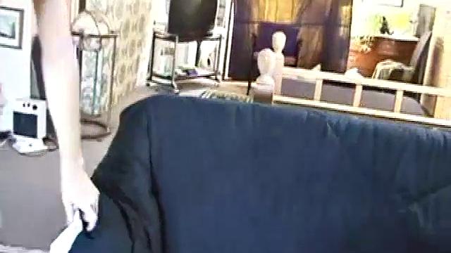 Тристан вытащил хуй, залип на порнуху и кончил мощно