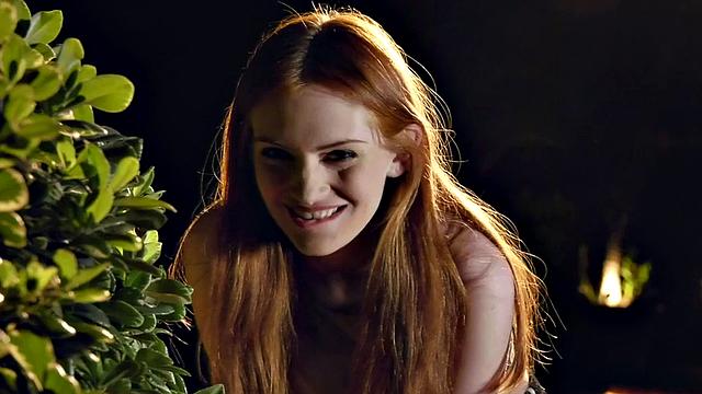 начальница соблазняет секретаршу и лижет ей в офисе