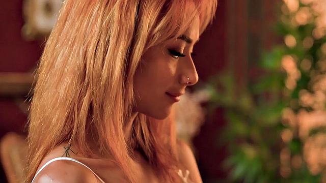 Redhead dyke seduces BFF lesbian while scissoring hard