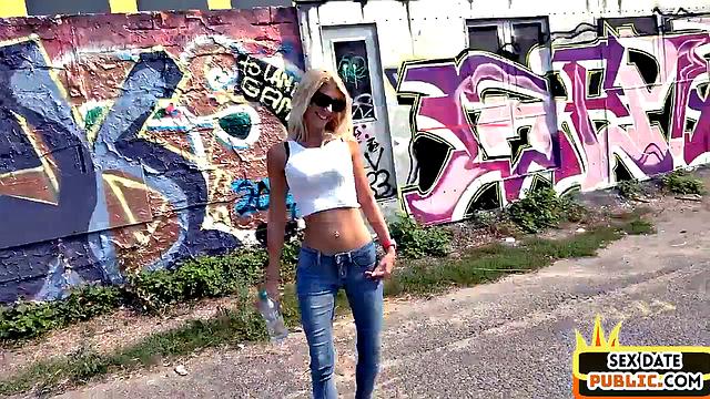 Picked up blondie pussyfucked outdoor