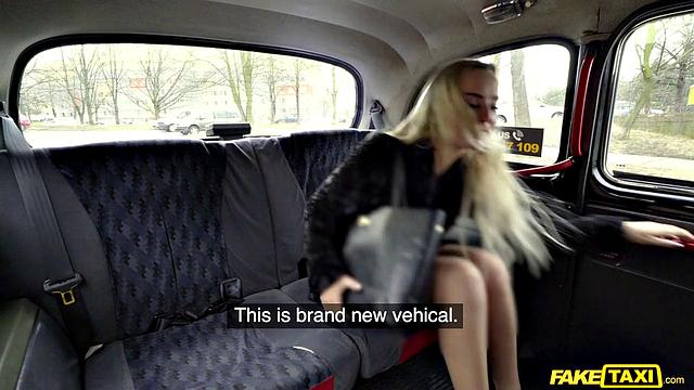 Виктория Пьюр показывает идеальные сиськи перед операцией и отсасывает в такси за скидку