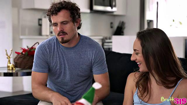 If My Stepsister Were a Christmas Elf - S21:E1