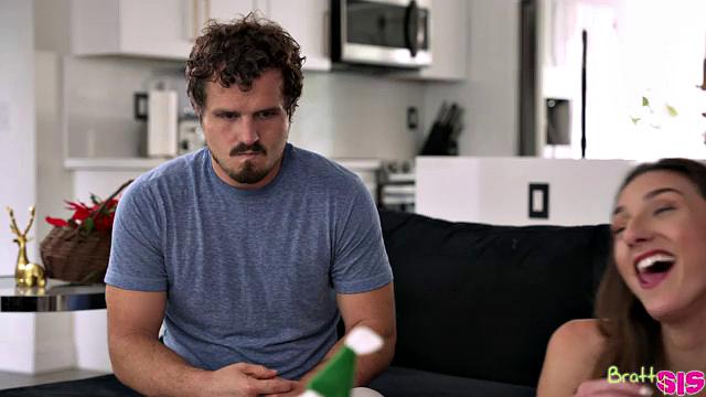 If My Stepsister Were a Christmas Elf - S21:E1