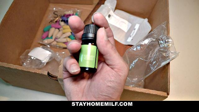 Essensual Oils - Stayhomemilf