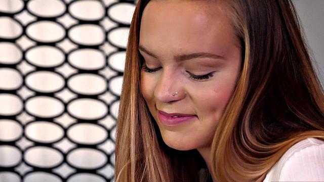 She Knows What Doing