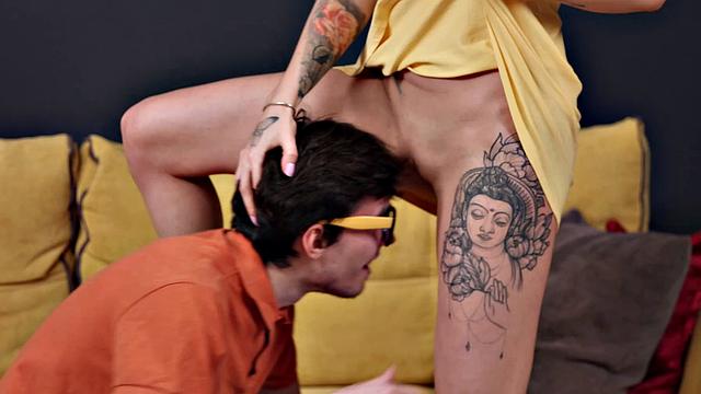 Young Courtesans - Melissa - Courtesan cleans room and cock