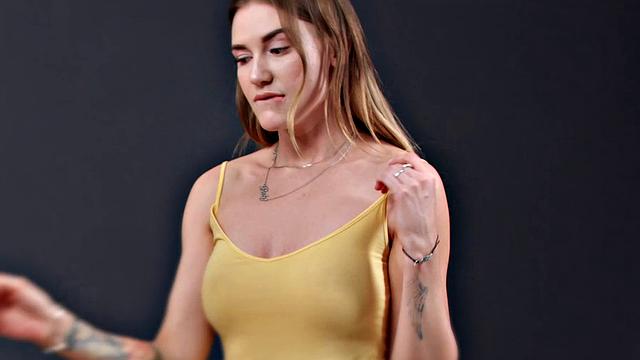 Young Courtesans - Melissa - Courtesan cleans room and cock