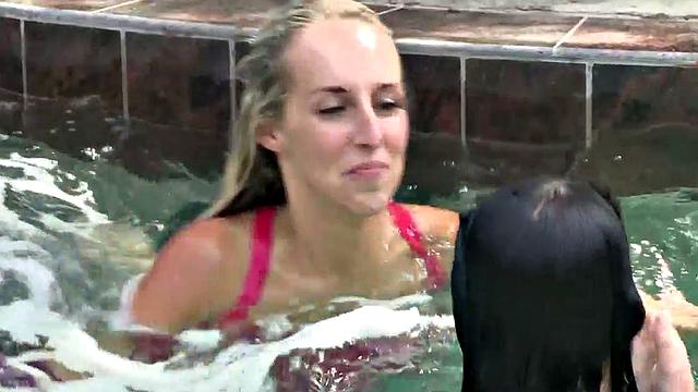 GenLez - Jenny Simons & Lucy Li Poolside