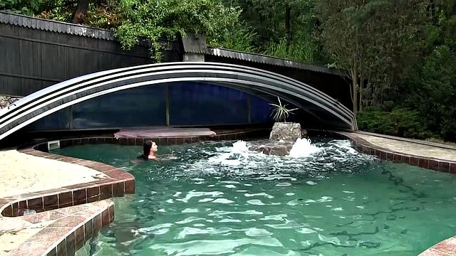 GenLez - Jenny Simons & Lucy Li Poolside