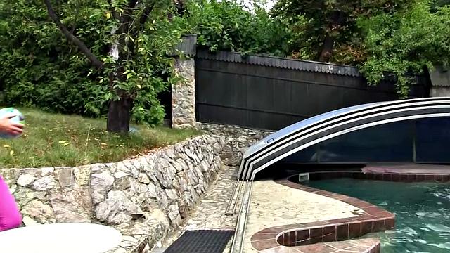 GenLez - Jenny Simons & Lucy Li Poolside