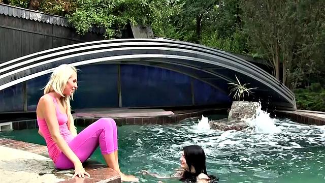 GenLez - Jenny Simons & Lucy Li Poolside