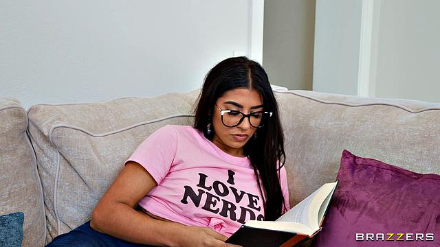 My Roomies Boyfriend is Gross/Hot!?