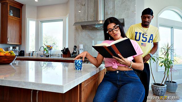 My Roomies Boyfriend is Gross/Hot!?