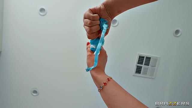 My Roomies Boyfriend is Gross/Hot!?