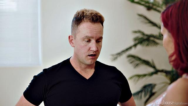 Когда массаж маслом плавно переходит в страстный секс: Van Wylde и Kell Fire не знают остановки, зато знают толк в оргазмах с юмором.