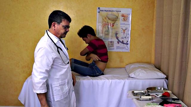 Asian patient seduced by perverted Asian doctor