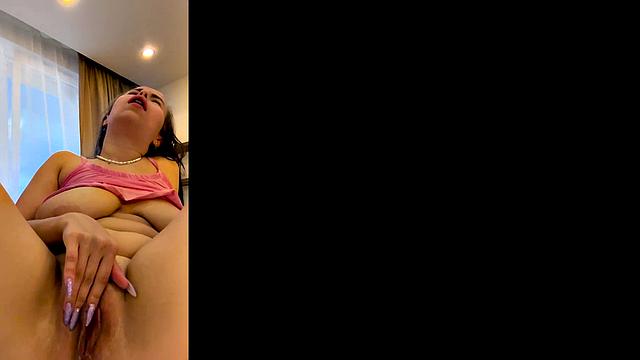 Teen masturbates in POV on her phone